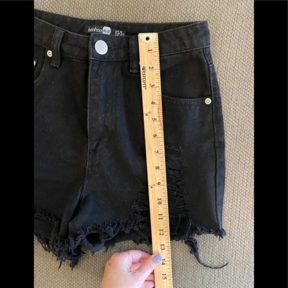 BOOHOO 2(US) Ripped Destroyed Jean Shorts - Picture 6 of 10